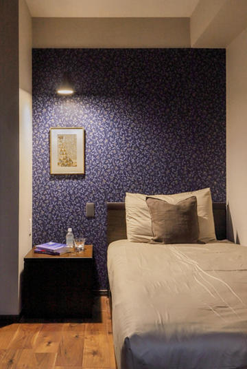 6畳の寝室をホテルライクな空間に 輸入壁紙 クロス のテシード